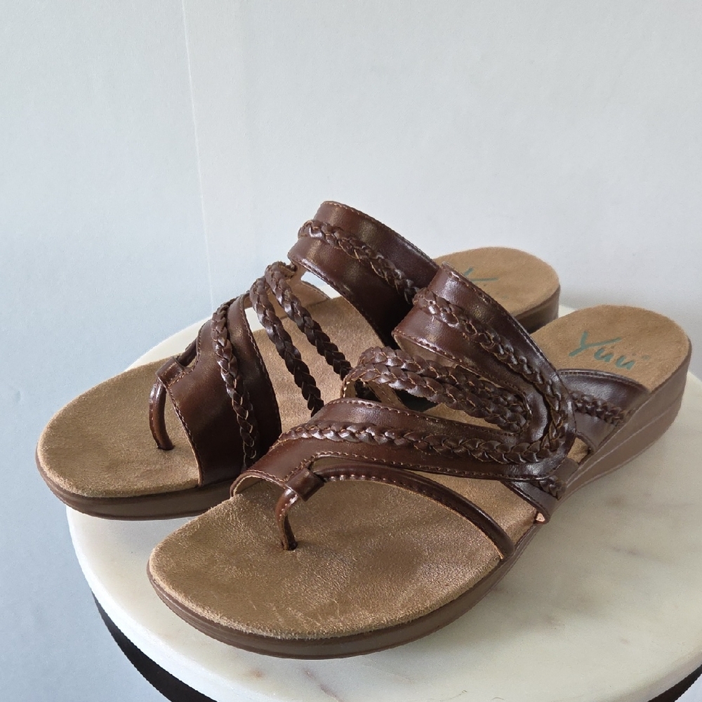 Yuu Brown Braided Toe-Loop Sandals Size 9W